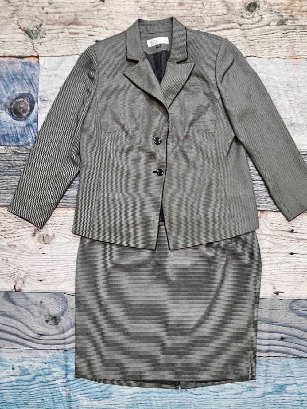 Tahari Arthur S. Levine  Women’s 2-piece Skirt Suit Blazer 14W Skirt 18W Preppy